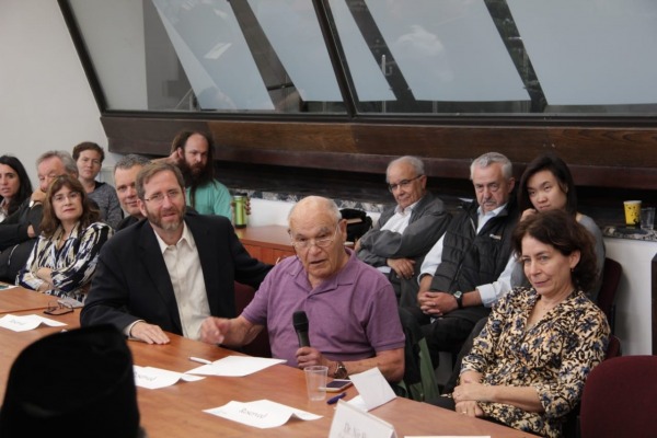 אירוח האג׳י יחיא קוליל סטאקוף, ממנהיגי ארגון נהדלאת אל-עלמא במכון טרומן תמונה